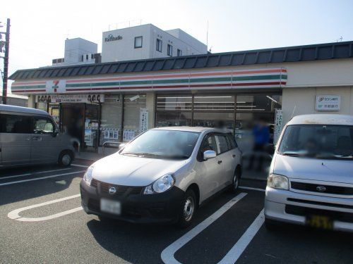 セブンイレブン 京都久世殿城町店の画像