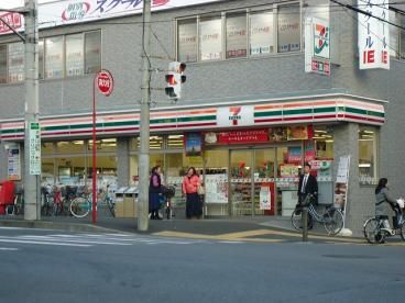 セブンイレブン 横浜大倉山店の画像