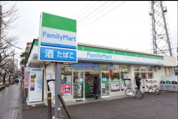 ファミリーマート 草加二丁目店の画像