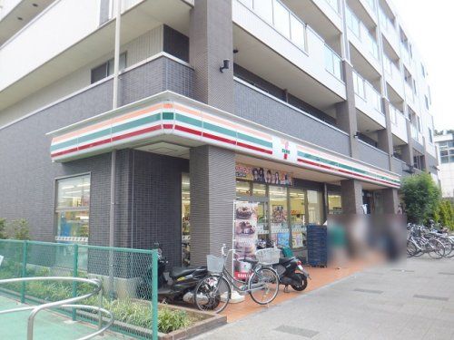 セブンイレブン 飯山満駅前店の画像