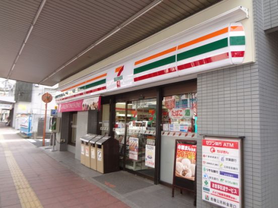 セブンイレブン 船橋宮本店の画像