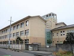 山県市立高富小学校の画像