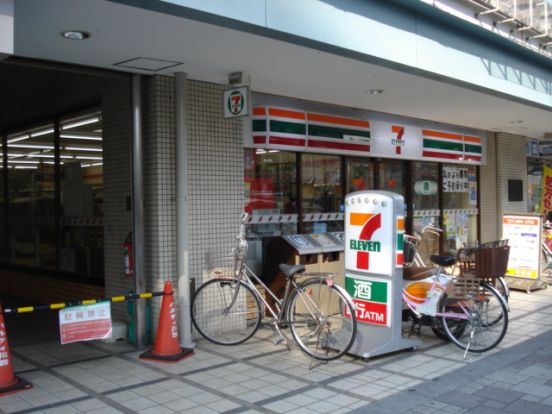 セブンイレブン 川西能勢口駅前店の画像