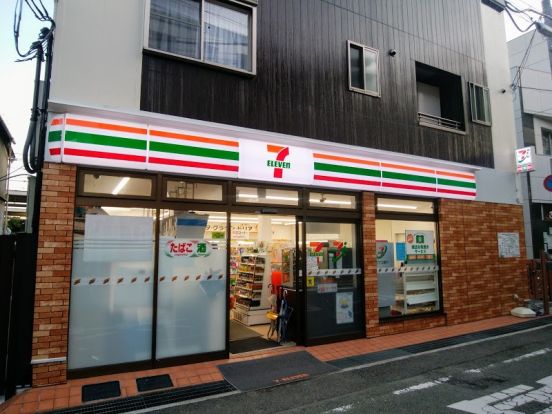 セブンイレブン 阪急雲雀丘花屋敷駅前店の画像