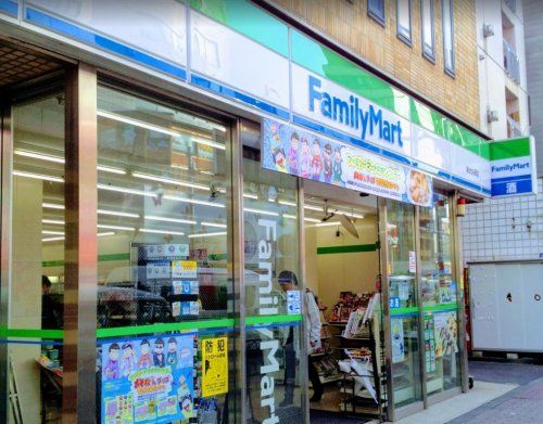 ファミリーマート 新大久保店の画像