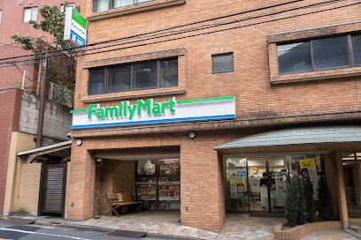 ファミリーマート 上原三丁目店の画像