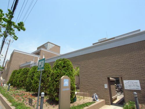 宝塚市立西図書館の画像