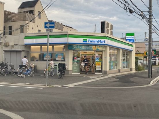 ファミリーマート 西宮里中町店の画像