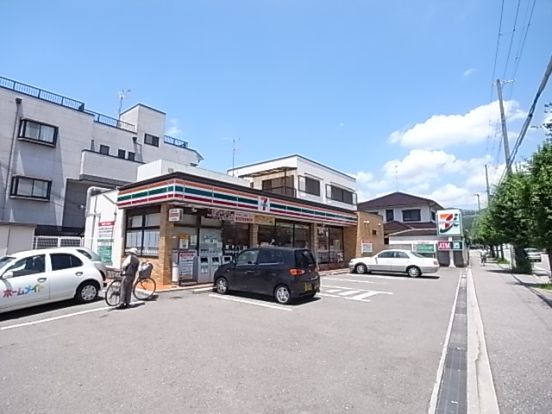 セブンイレブン 宝塚泉町店の画像