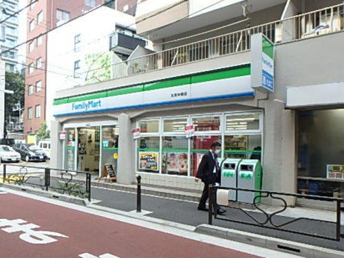 ファミリーマート 文京本郷店の画像