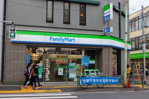 ファミリーマート 田端一丁目店の画像