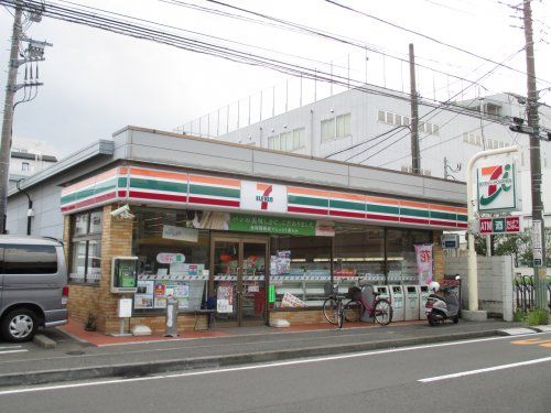 セブンイレブン 横浜新吉田町貝塚店の画像