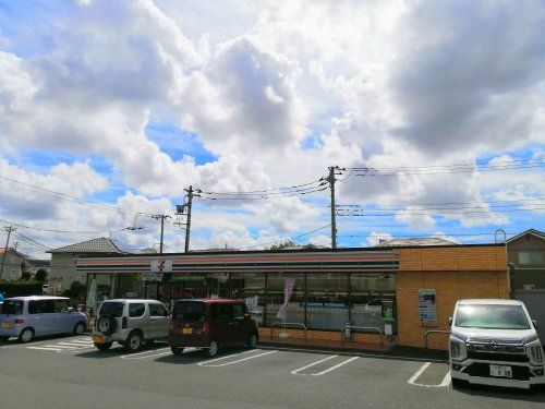 セブンイレブン 綾瀬早川城山店の画像