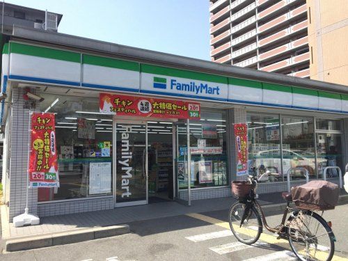 ファミリーマート 鶴見緑地東店の画像