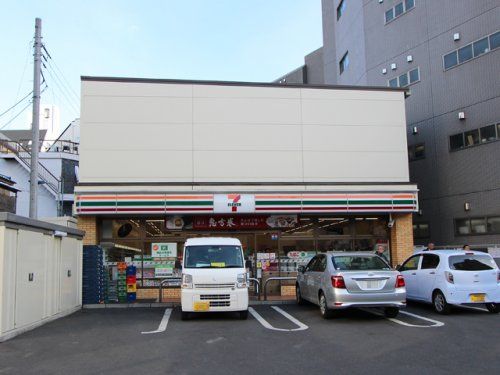 セブンイレブン 北区田端駅東店の画像