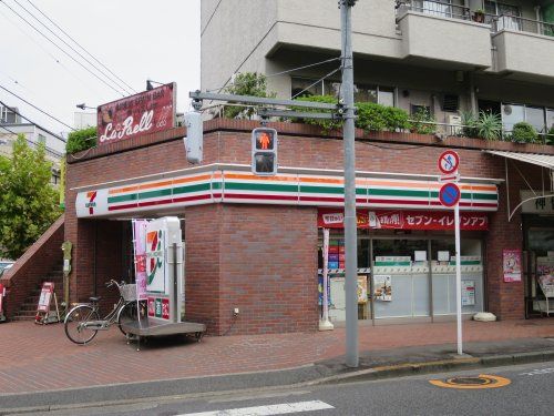 セブンイレブン 調布仙川駅南店の画像