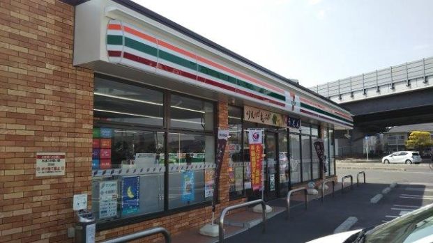 セブンイレブン東富井店の画像