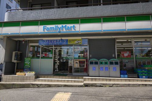 ファミリーマート 金井窪山手通り店の画像