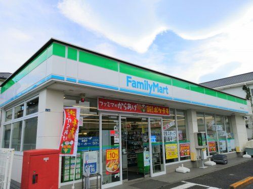 ファミリーマート 綾瀬上土棚店の画像