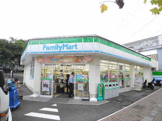ファミリーマート 長崎油木町店の画像