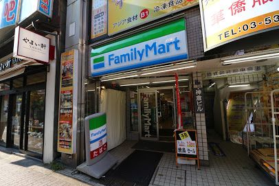 ファミリーマート 新大久保駅前店の画像