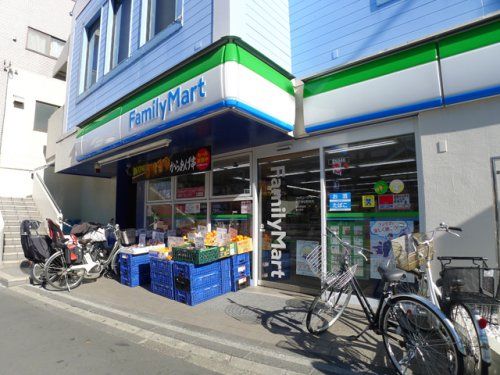 ファミリーマート 王子神谷駅前店の画像