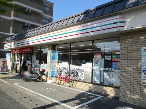 セブンイレブン 京都双ヶ丘店の画像