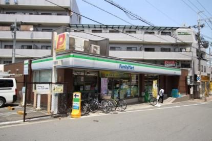 ファミリーマート 萱島駅前店の画像