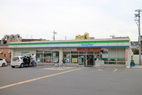 ファミリーマート 東大阪川俣店の画像