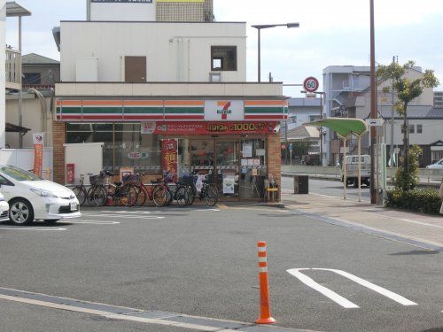 セブンイレブン 大阪清水駅前店の画像