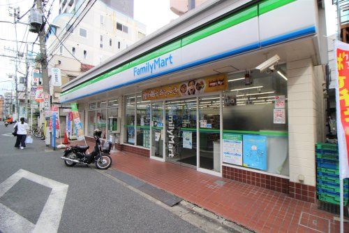 ファミリーマート新丸子駅西口店の画像