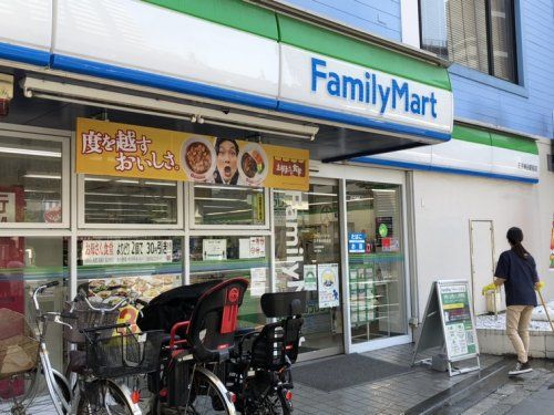 ファミリーマート 王子神谷駅前店の画像