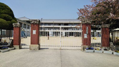 早島小学校の画像