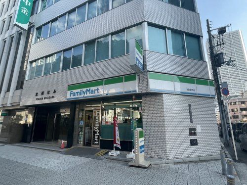 ファミリーマート　本町駅西店の画像