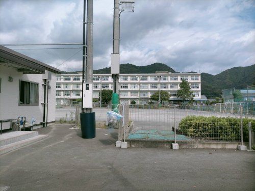 静岡市立服織小学校の画像