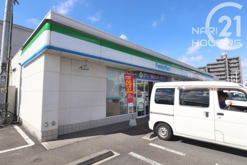 ファミリーマート福生横田基地前店の画像