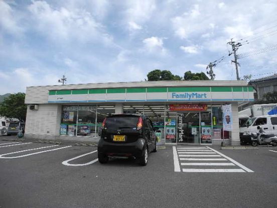 ファミリーマート 長与三根店の画像