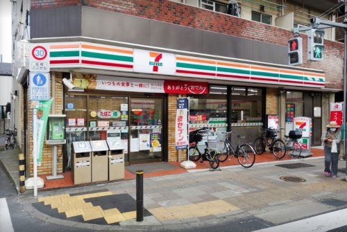 セブンイレブン 東尾久店の画像