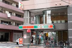 ファミリーマート 西新宿三丁目店の画像