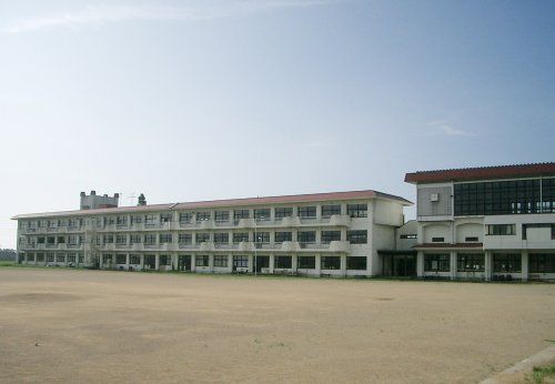富山市立三成中学校の画像