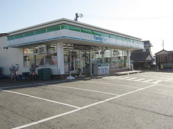 ファミリーマート 岩本宇頭店の画像