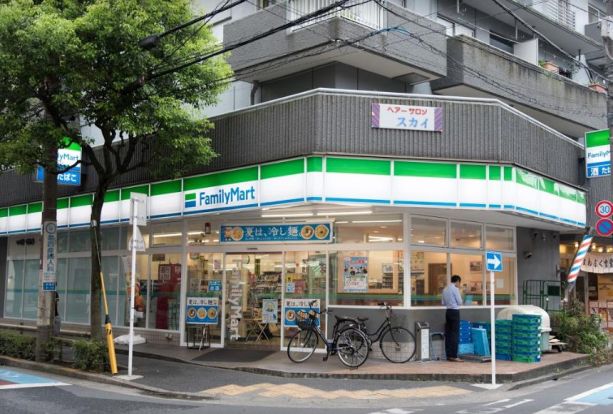 ファミリーマート 西葛西駅前店の画像