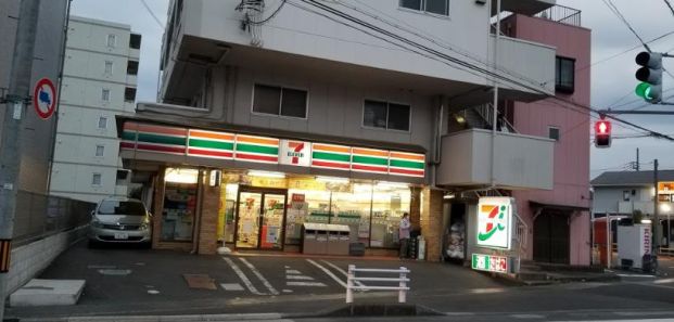 セブンイレブン 日野大坂上店の画像