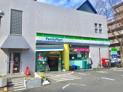 ファミリーマート 芦花公園駅北店の画像