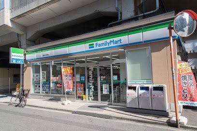 ファミリーマート 練馬中村橋店の画像