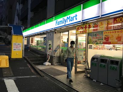 ファミリーマート 牛込柳町駅前店の画像