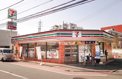 セブンイレブン 綾瀬店の画像