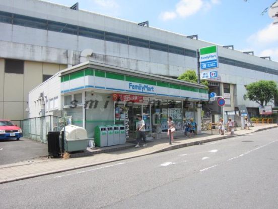 ファミリーマート松山いずみ中央店の画像