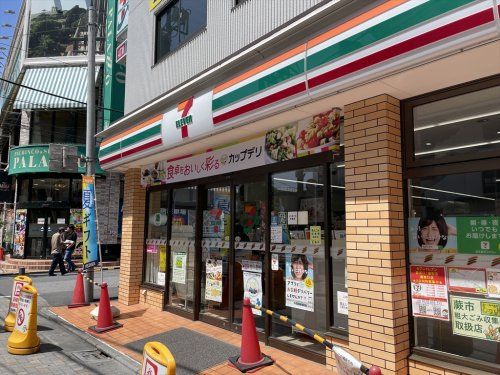 セブンイレブン 蕨東口1番街店の画像