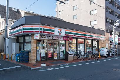 セブンイレブン 世田谷喜多見駅前店の画像